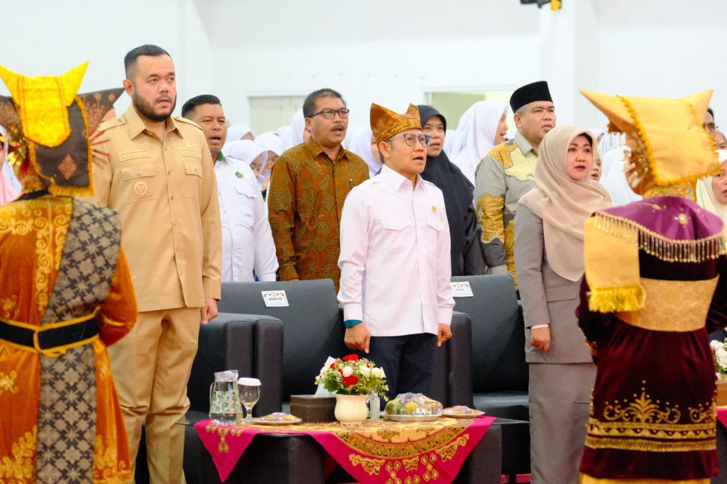 Gelorakan Spirit ‘An-Nahl’, Menko Muhaimin Iskandar Lepas 2.500 Mahasiswa KKN UIN Imam Bonjol untuk Akselerasi SDG 8